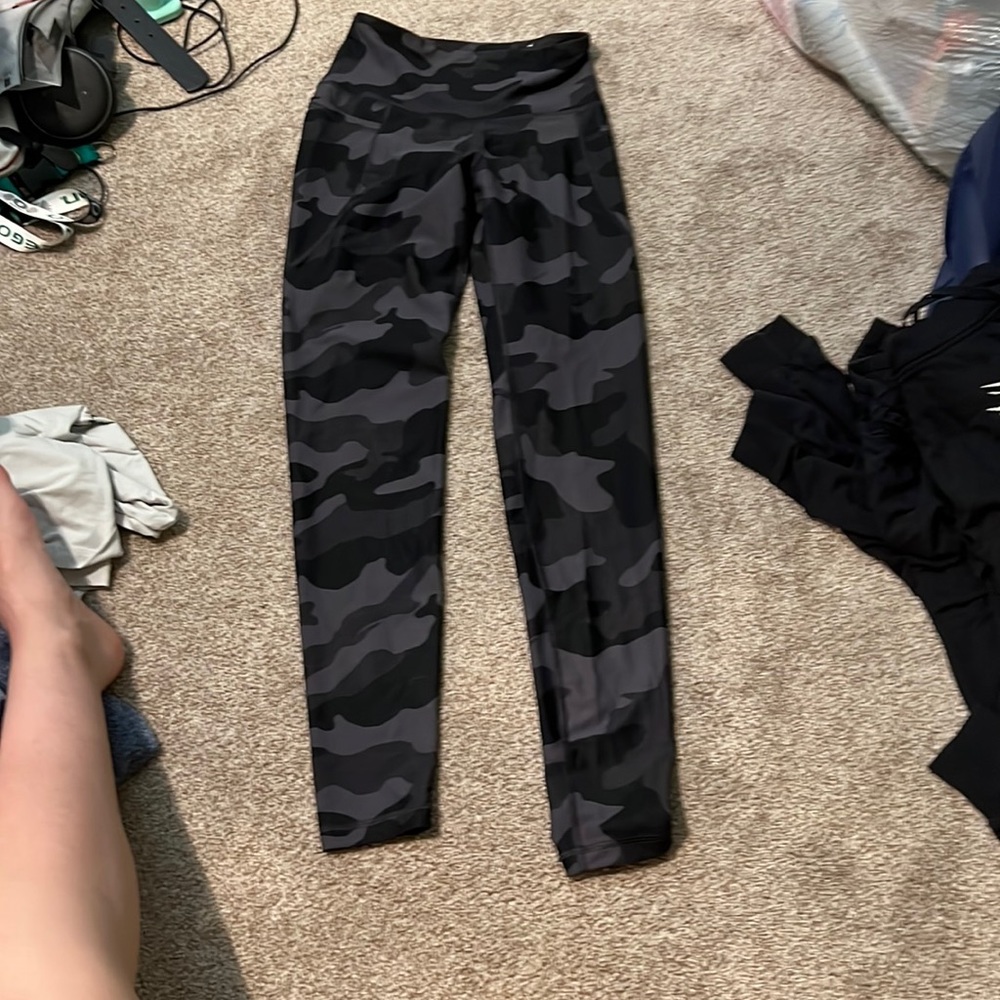 Old navy camo leggings
